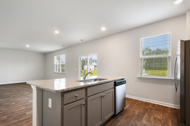 Building Photo - Charming 4 Bed Rental Home Located in Cypr...