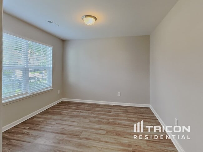 Building Photo - 12 Stoud Cir