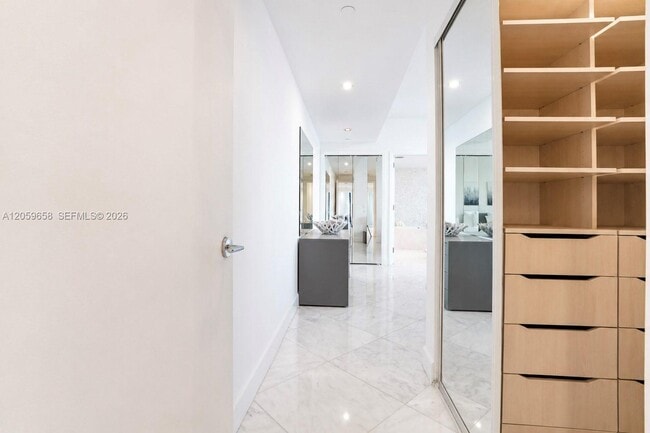 Building Photo - 17121 Collins Ave
