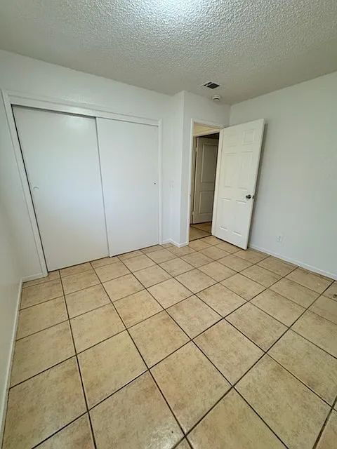 Building Photo - 2553 Glen- 2bd 1 bath