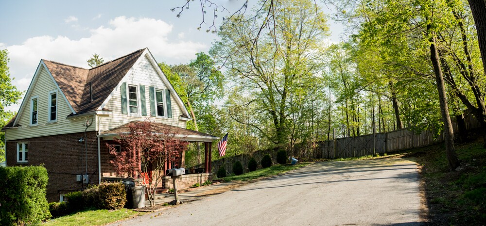 Cozy quiet dead-end street parking - 3 Cedar St