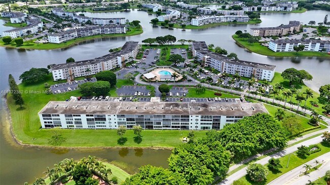 Building Photo - 4047 Rexford A