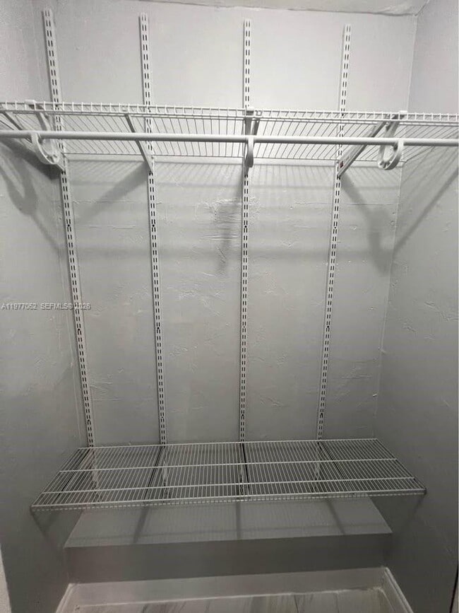 Building Photo - 18 Miami Gardens Rd