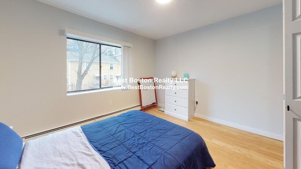 Building Photo - 19 Central St