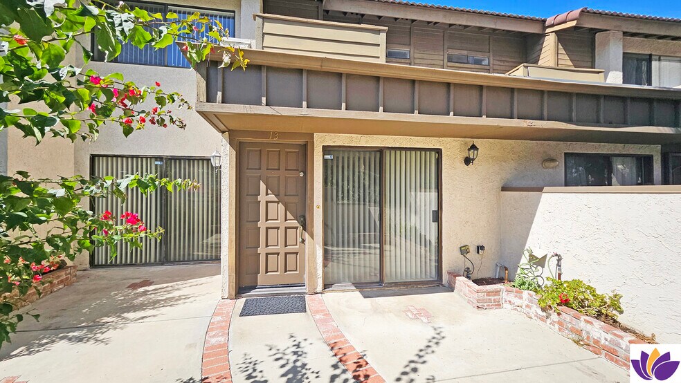 Building Photo - 5800 Owensmouth Ave