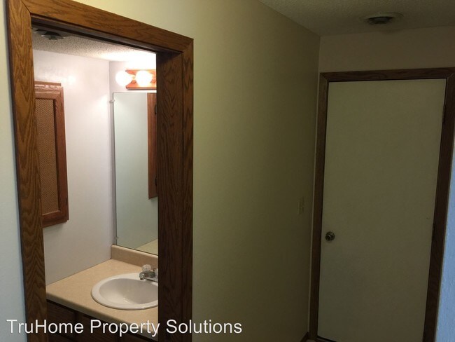 Building Photo - 2 br, 1.5 bath House - 52 Parkview Circle