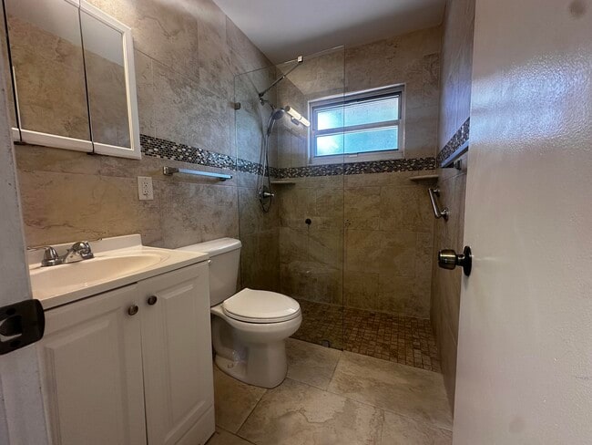 Building Photo - 3500 Lake Ave