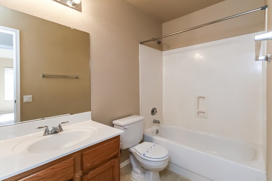 Building Photo - 1370 W Gary Dr