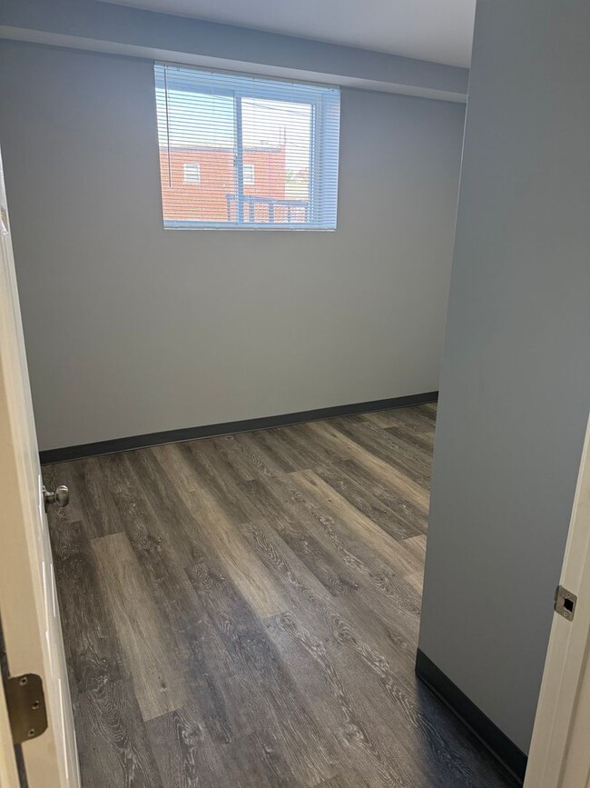 Building Photo - Mayflower Apartments