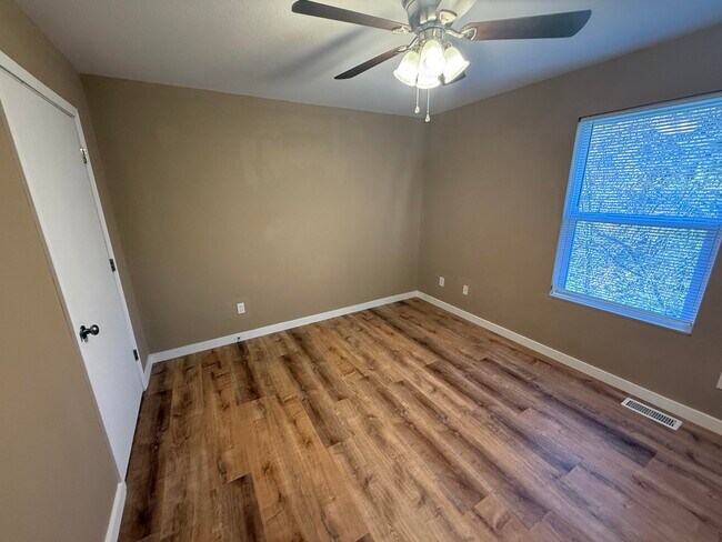 Building Photo - 1707 Hanover Blvd