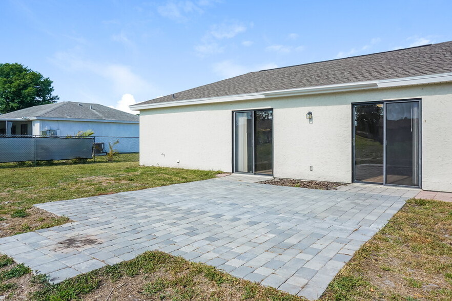Building Photo - 7574 Mesa St