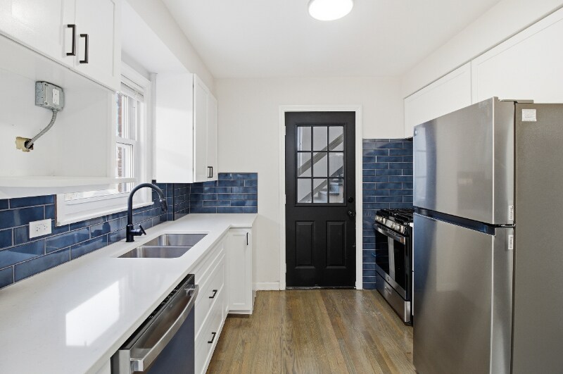 Building Photo - 6640 W Foster Ave