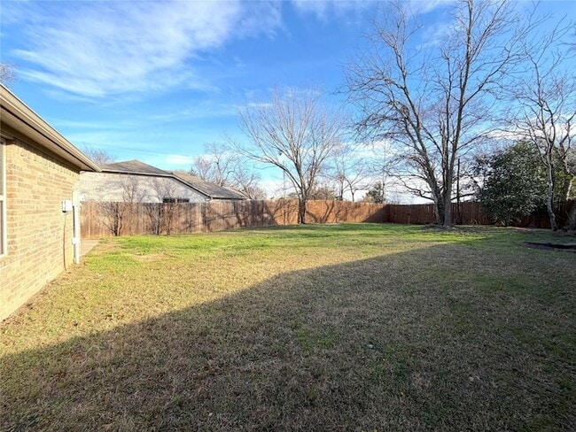 Building Photo - 1108 W Day St