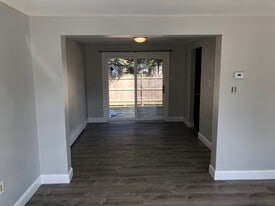 Building Photo - 940 W Main St