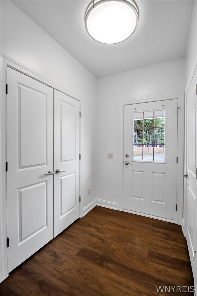 Building Photo - 5849 Broadway St