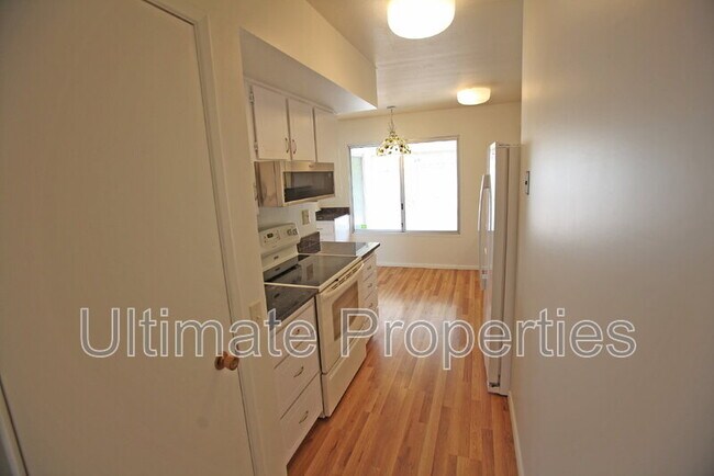 Building Photo - 9859 W Emberwood Dr
