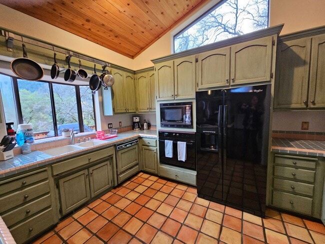 Building Photo - Beautiful retreat - Garbage and Internet i...