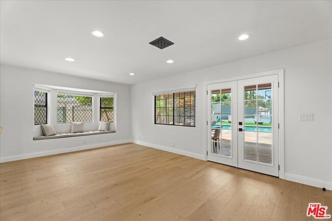 Building Photo - 6443 Matilija Ave