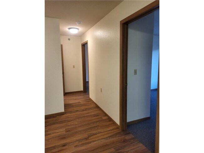 Building Photo - 609 Main St S