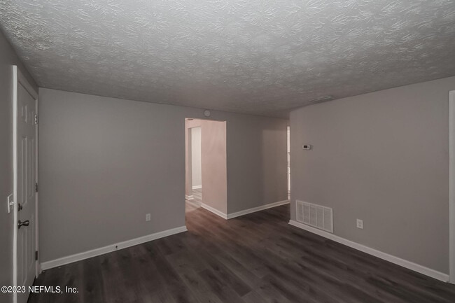 Building Photo - 5316 Arrowsmith Rd