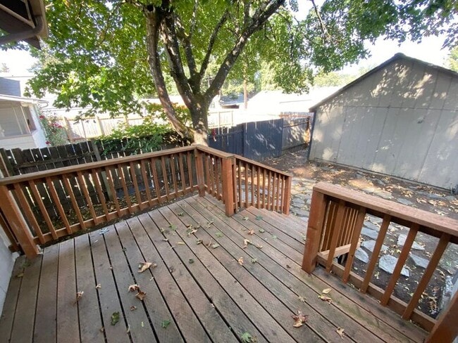 Building Photo - 1017 Elm St NW