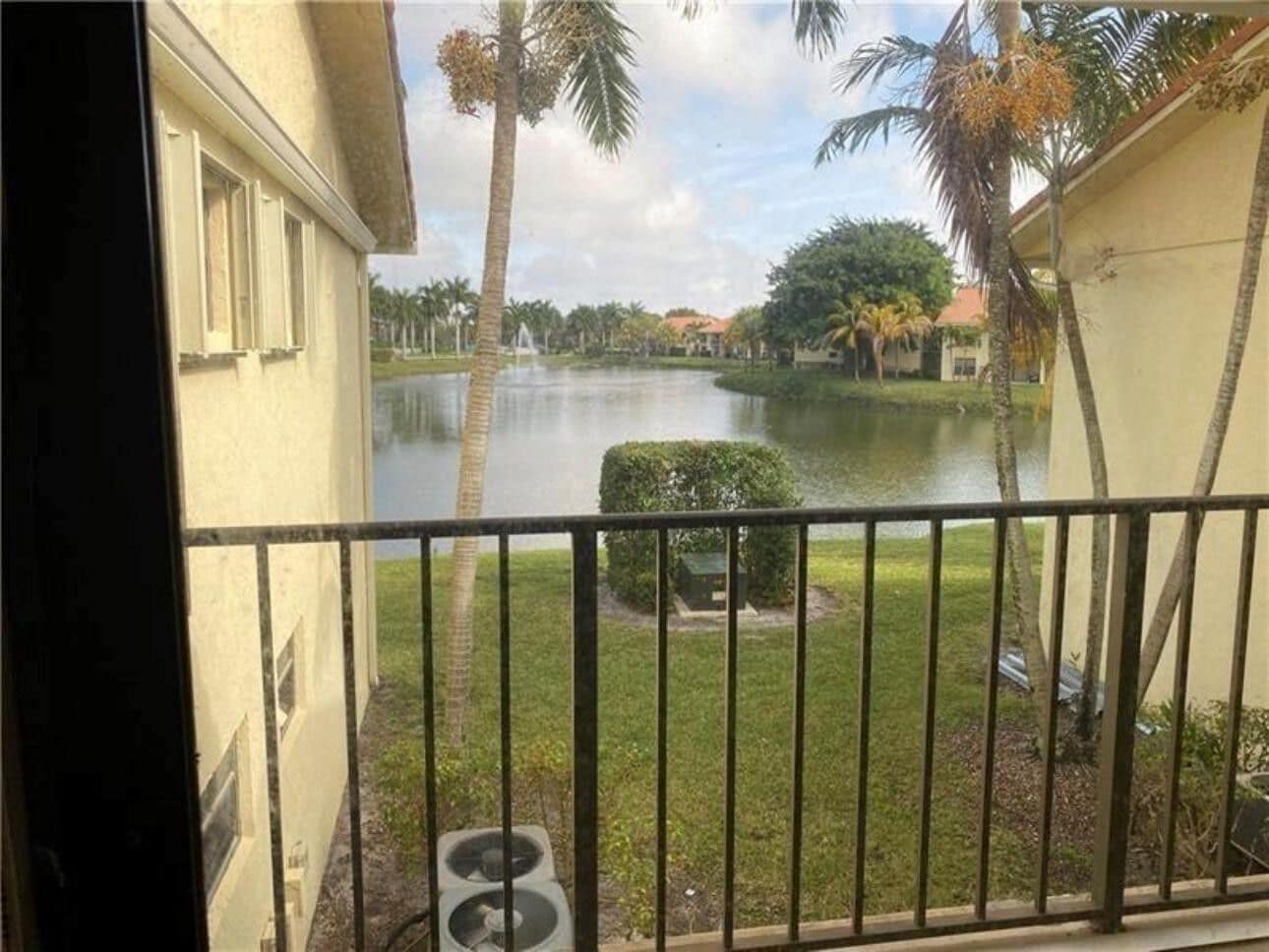 Building Photo - 1455 Lake Crystal Dr