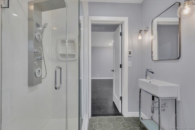 Building Photo - 21 Deepwood Dr