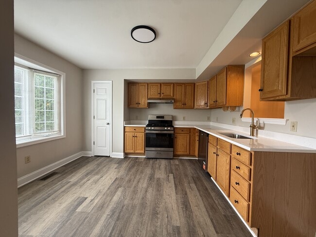 Building Photo - 214 Nicole Way
