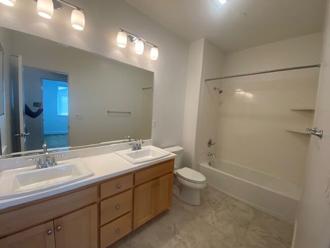Building Photo - Charming 3-Bedroom House for Rent in Marin...