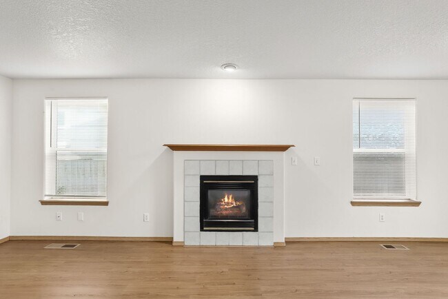 Building Photo - Updated SE Portland Townhome - Near Woodstock