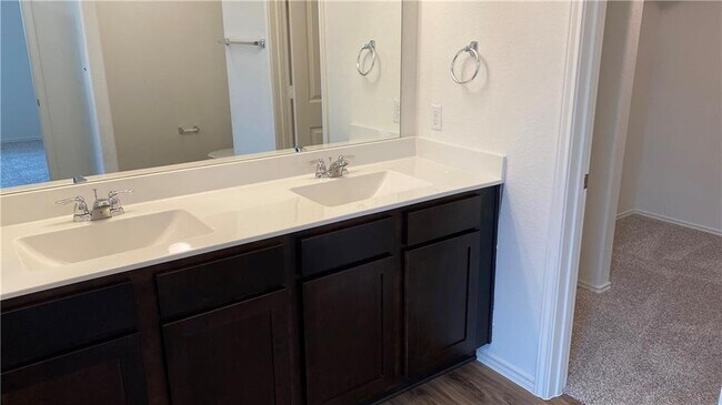 Building Photo - 340 Escondido Cir