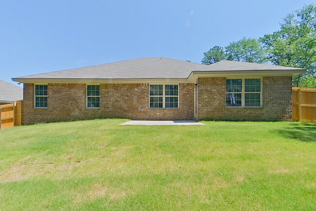 Building Photo - 111 Live Oak Dr