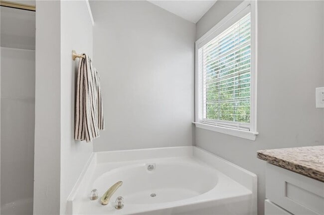 Building Photo - 1810 Westwind Dr