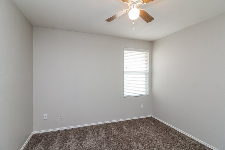 Building Photo - 1914 Palma Pita St