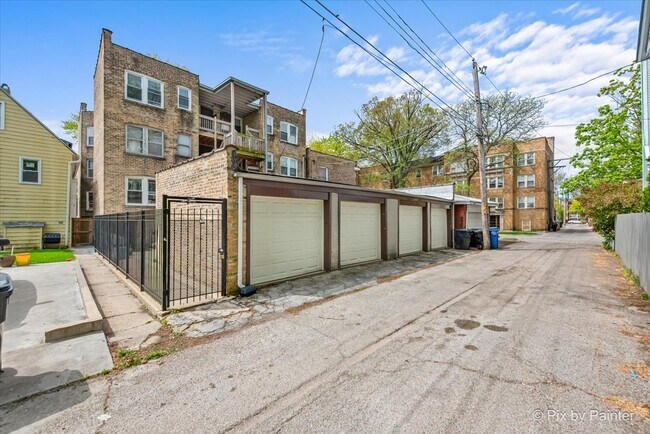 Building Photo - 2252 W Winnemac Ave