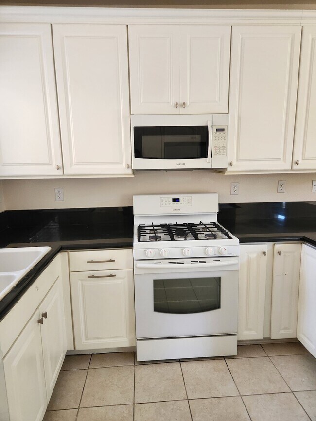 Building Photo - 11543 Treeview Ct