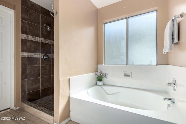 Building Photo - 12996 N Desert Olive Dr