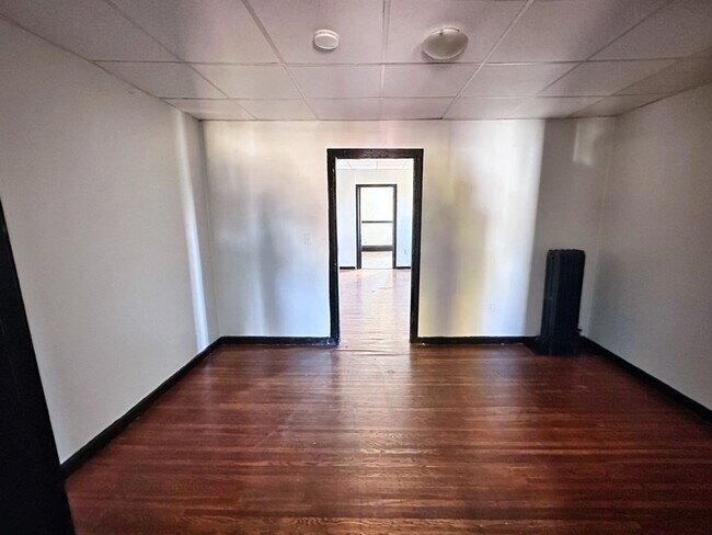 Building Photo - 111-115 Lyell