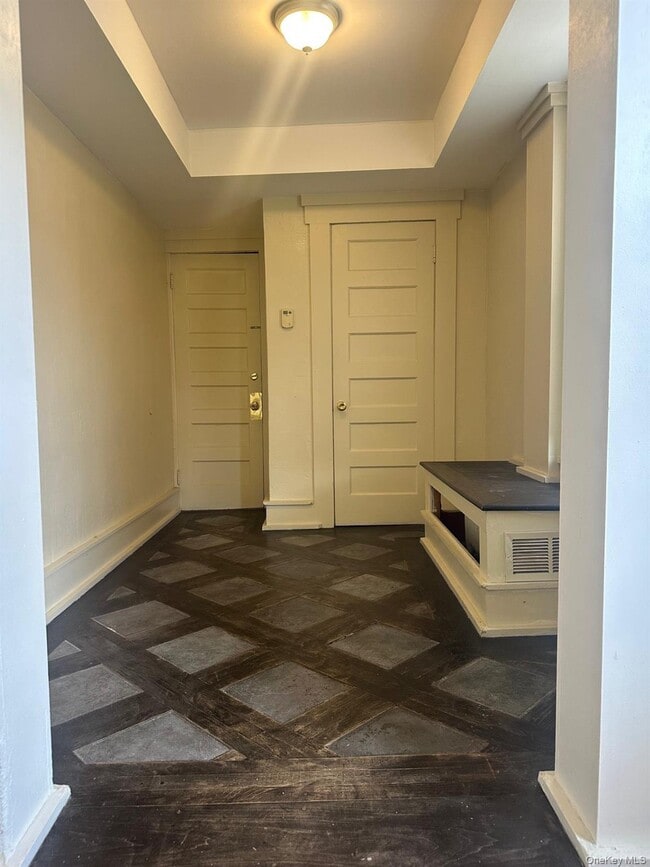 Building Photo - 164 Mill St