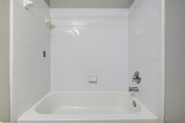 Building Photo - 19402 Hickory Meadow Ln