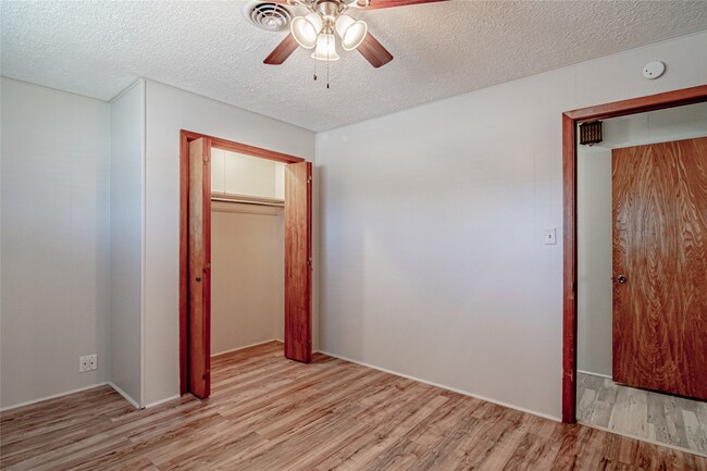 Building Photo - 365 FM247