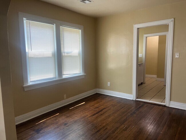 Building Photo - Charming 1 bed 1 bath 1930's bungalow in Midtown!