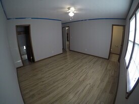 Building Photo - 1536 E Blackstock Rd