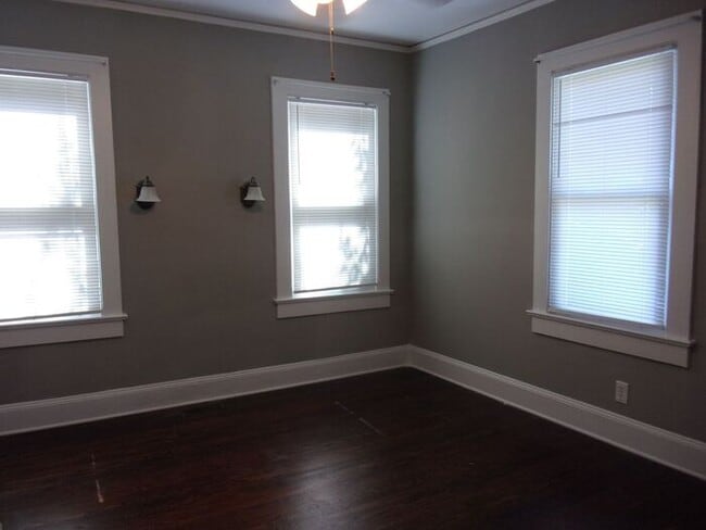 Building Photo - 4 Bedroom 2 Bath Home Blocks to Downtown Rock Hill