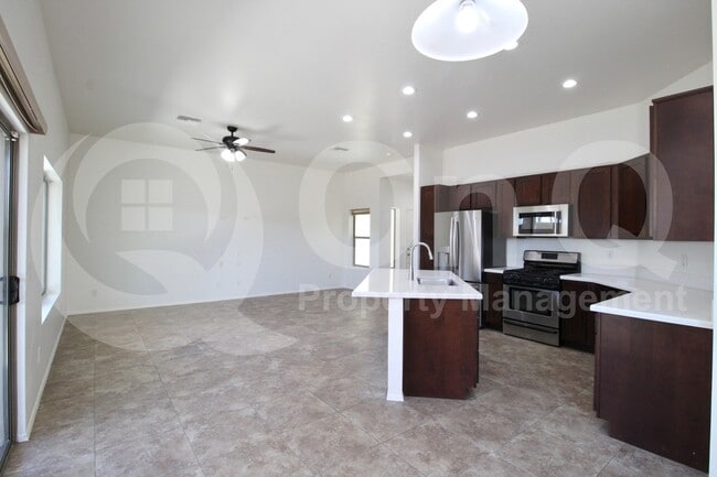 Building Photo - 3113 E Danbury Rd