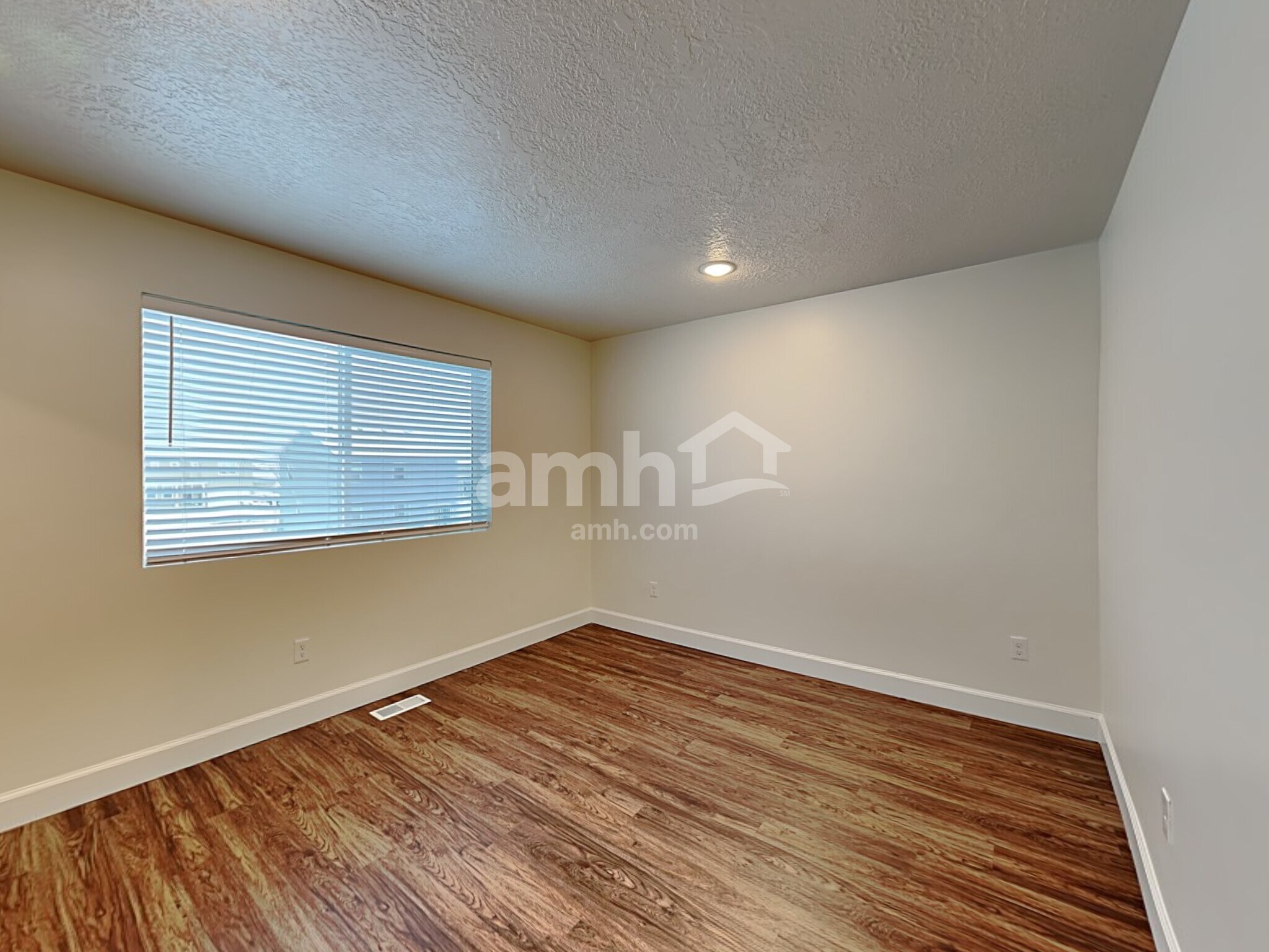 Building Photo - 301 N Gibbons Ln