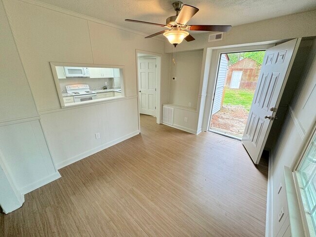 Building Photo - COME MEET YOUR NEW HOME! 2 BEDROOM APARTMENT IN PORTSMOUTH FOR RENT