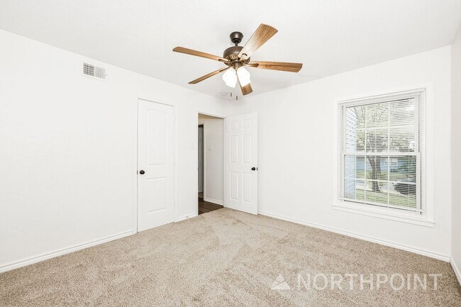 Building Photo - 3 BR/1BA | Updated Single Family Home | 1-Car Garage Parking | Great backyard