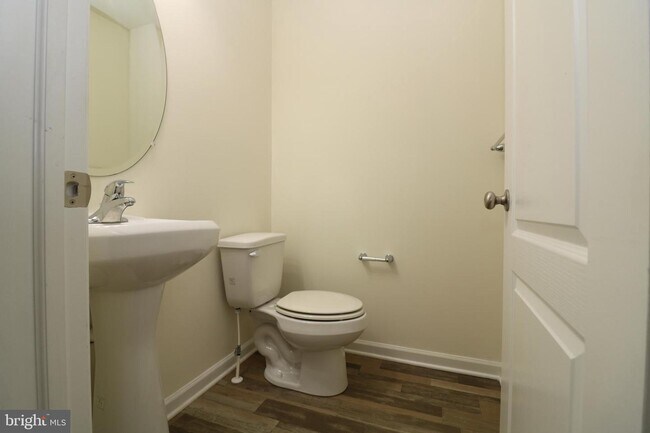 Building Photo - 120 Salerno Dr