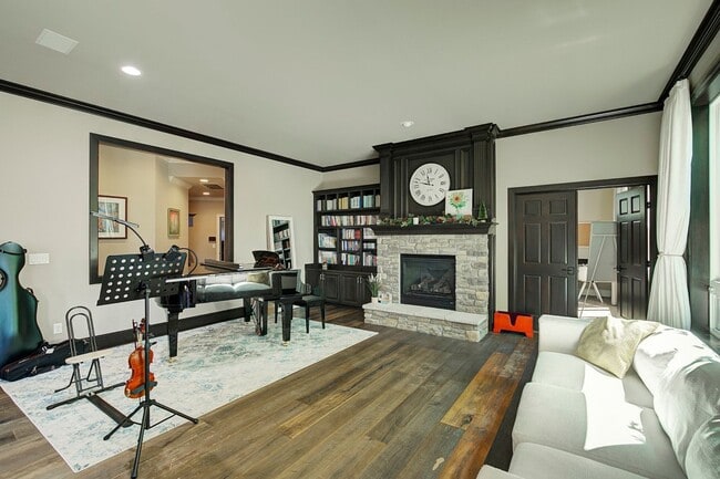 Building Photo - 5Bd/4.5Ba Sammamish Home